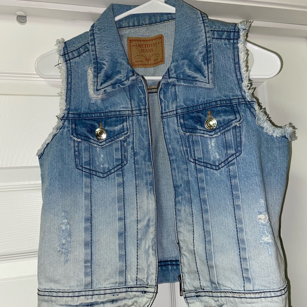 super cute sleeveless jean jacket!